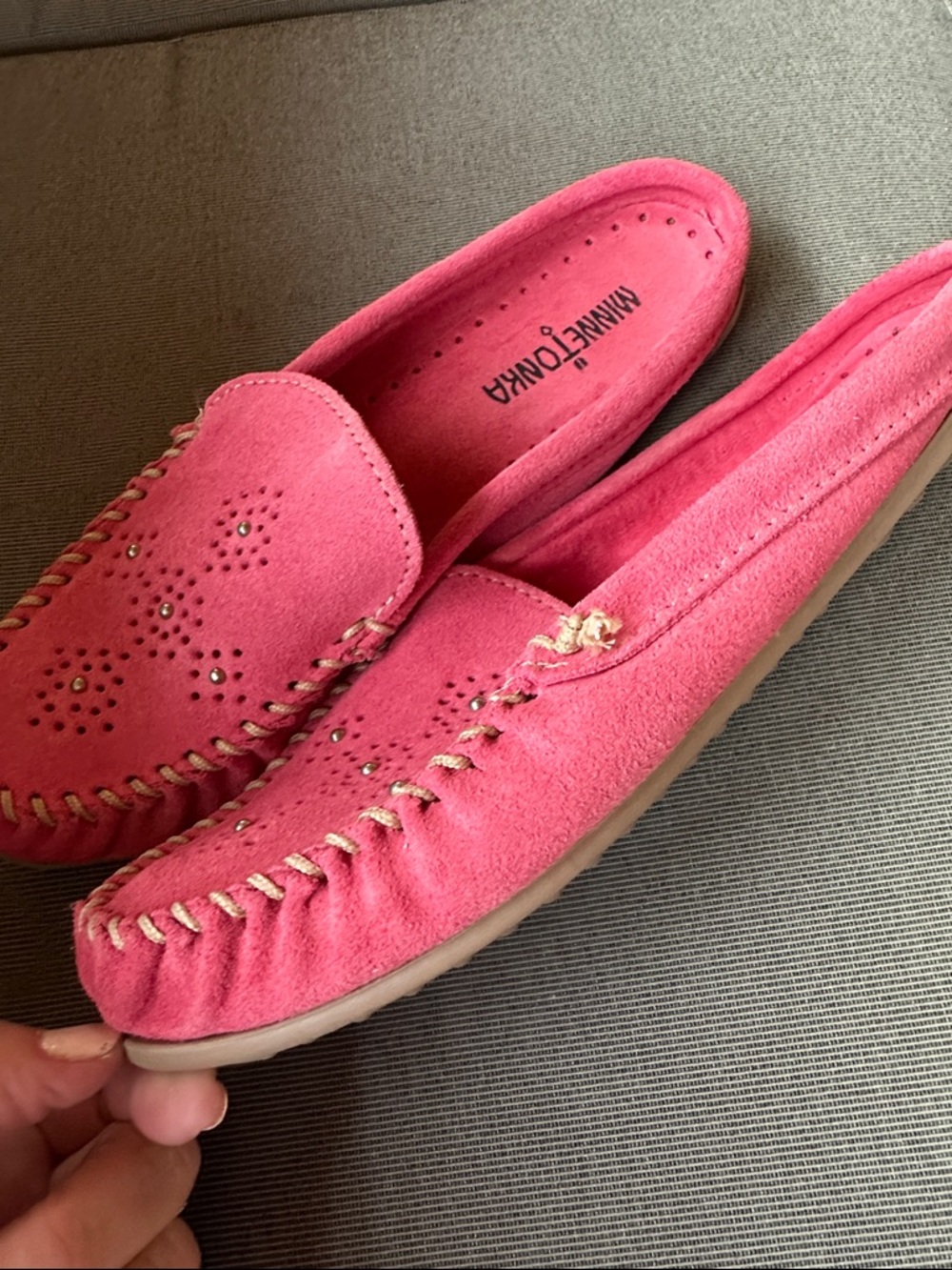 Minnetonka Pink Suede Moccasin Mules size 9 EUC